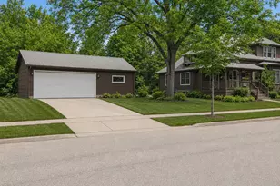 824 4th St SE, Willmar, MN 56201 - Photo 2