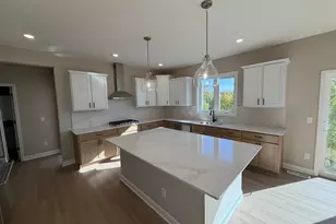 1702 Hadley Hills Dr NE, Rochester, MN 55906 - Photo 2