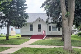 208 S 7th St, Montevideo, MN 56265 - Photo 2