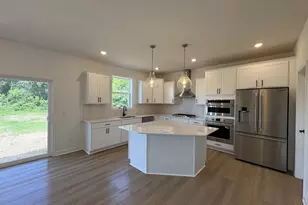843 Londonderry Ln NW, Rochester, MN 55901 - Photo 2