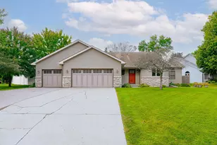 915 Ferndale St S, Maplewood, MN 55119 - Photo 1