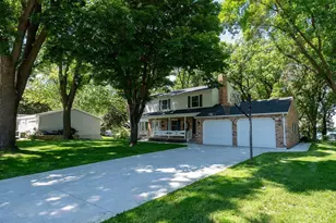 507 Knollwood Dr NW, Willmar, MN 56201 - Photo 2