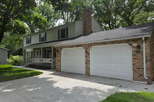 507 Knollwood Dr NW, Willmar, MN 56201 - Photo 2