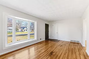 8933 Wally Dr, Golden Valley, MN 55427 - Photo 6