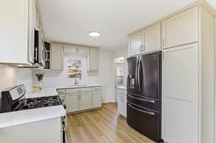 8933 Wally Dr, Golden Valley, MN 55427 - Photo 8