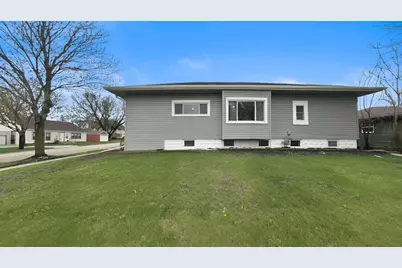 109 S Cottage Grove Avenue, Luverne, MN 56156 - Photo 2