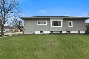 109 S Cottage Grove Ave, Luverne, MN 56156 - Photo 2