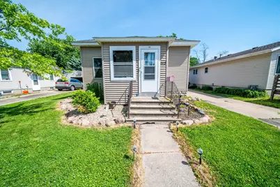 513 8th Ave SE, Waseca, MN 56093 - Photo 2