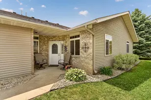 4207 Red Hawk Dr SE, Rochester, MN 55904 - Photo 2
