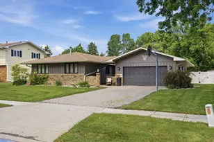 86 35th Ave NE, Fargo, ND 58102 - Photo 2