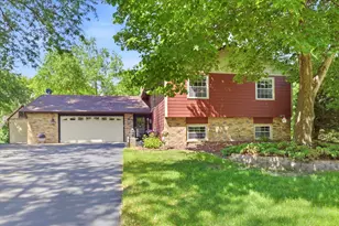15873 Hayes Trail Ct, Apple Valley, MN 55124 - Photo 2