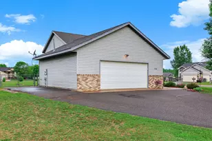 37888 Hawthorne Ave, North Branch, MN 55056 - Photo 2