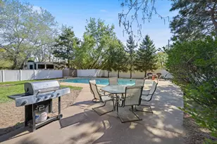 512 Hyde Ave N, Mahtomedi, MN 55115 - Photo 2