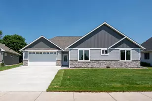 216 Dancing Waters Cir, Mankato, MN 56001 - Photo 2