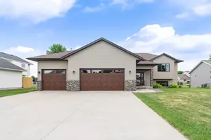 2575 Fox Hollow Ln, Owatonna, MN 55060 - Photo 1