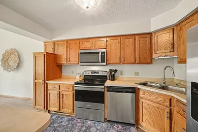 5654 Chatsworth Street N, Shoreview, MN 55126 - Photo 12