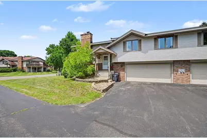 5654 Chatsworth Street N, Shoreview, MN 55126 - Photo 2
