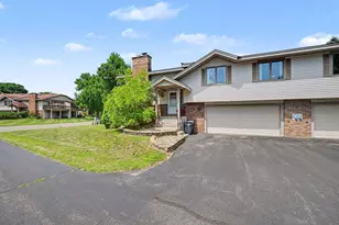 5654 Chatsworth St N, Shoreview, MN 55126 - Photo 2