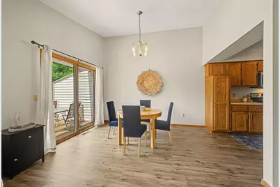5654 Chatsworth Street N, Shoreview, MN 55126 - Photo 8