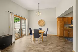 5654 Chatsworth St N, Shoreview, MN 55126 - Photo 8