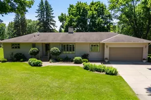 610 Woodland Dr, Fergus Falls, MN 56537 - Photo 2