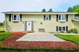 206 Pine St SW, New London, MN 56273 - Photo 4