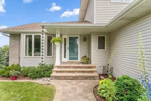 8649 Alisa Ln, Chanhassen, MN 55317 - Photo 2