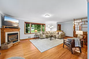 1866 Sterling Ave N, Maplewood, MN 55109 - Photo 2