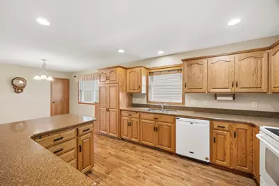 169 Summerset Lane SE, Hutchinson, MN 55350 - Photo 6
