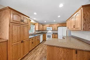 169 Summerset Ln SE, Hutchinson, MN 55350 - Photo 4