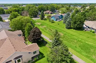 612 Butler Dr, Belle Plaine, MN 56011 - Photo 2