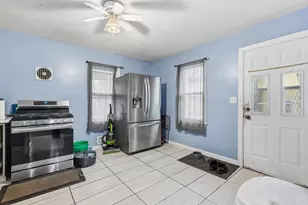 1450 Sandhurst Ave E, Maplewood, MN 55109 - Photo 4