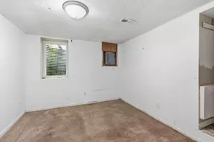 1450 Sandhurst Ave E, Maplewood, MN 55109 - Photo 14