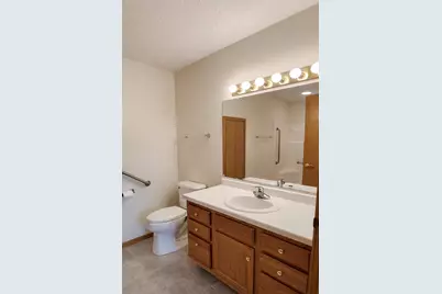 913 Richland Avenue SW, Willmar, MN 56201 - Photo 16