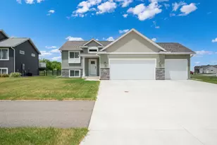 1805 12th Ave NE, Austin, MN 55912 - Photo 1