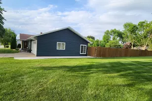 1105 5th Ave SW, Pipestone, MN 56164 - Photo 6