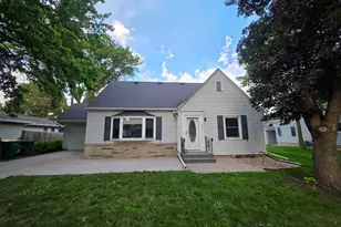 723 S 4th St, Le Sueur, MN 56058 - Photo 2