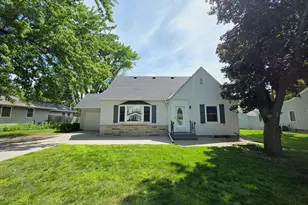 723 S 4th St, Le Sueur, MN 56058 - Photo 2