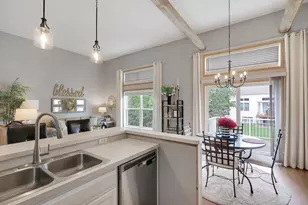 2186 Woodcrest Dr, Woodbury, MN 55129 - Photo 10