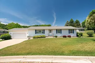224 Eagles Bluff Rd, La Crescent, MN 55947 - Photo 1