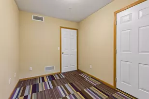 454 Willoughby Way W, Hopkins, MN 55305 - Photo 26