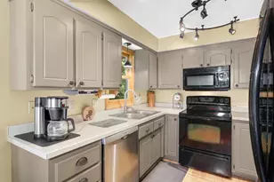 27985 Lakelawn Dr, Lindstrom, MN 55045 - Photo 10
