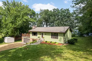 27985 Lakelawn Dr, Lindstrom, MN 55045 - Photo 2