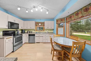 2581 Henslow Ave N, Oakdale, MN 55128 - Photo 4