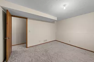2581 Henslow Ave N, Oakdale, MN 55128 - Photo 22