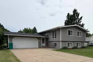 605 NW 10th Ave, Waseca, MN 56093 - Photo 2