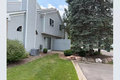 510 Lovell Avenue #4, Roseville, MN 55113 - Photo 2
