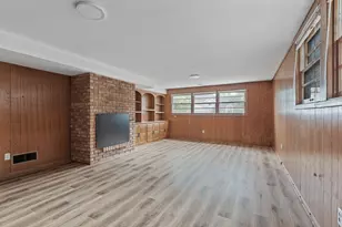 8542 Plymouth Ave N, Minneapolis, MN 55427 - Photo 10