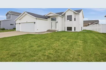 4419 48th Street S, Fargo, ND 58104 - Photo 2