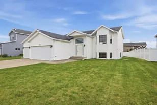 4419 48th St S, Fargo, ND 58104 - Photo 2
